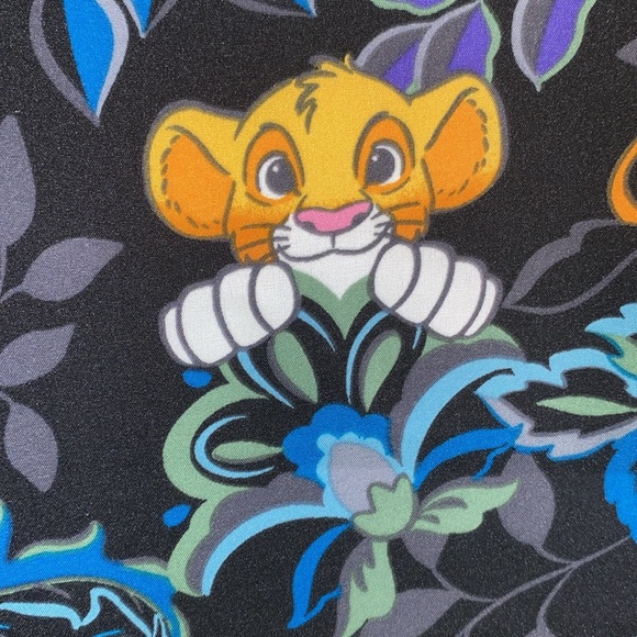 Disney The Lion King Simba Ladies Scrub Top Short Sleeve Shirt Size XS Medical - Picture 10 of 11